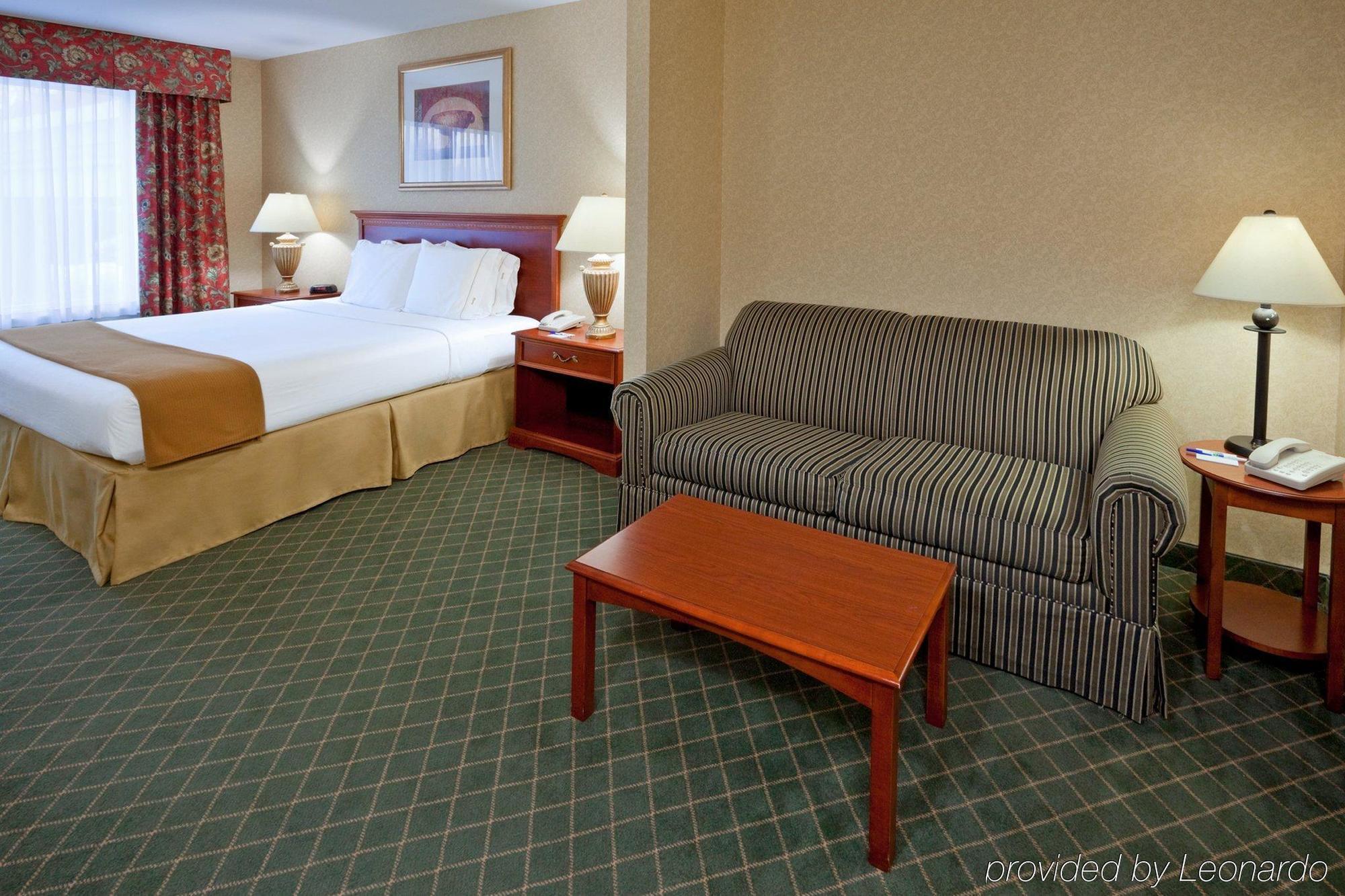 Holiday Inn Express Hotel & Suites Clifton Park, An Ihg Hotel Room photo