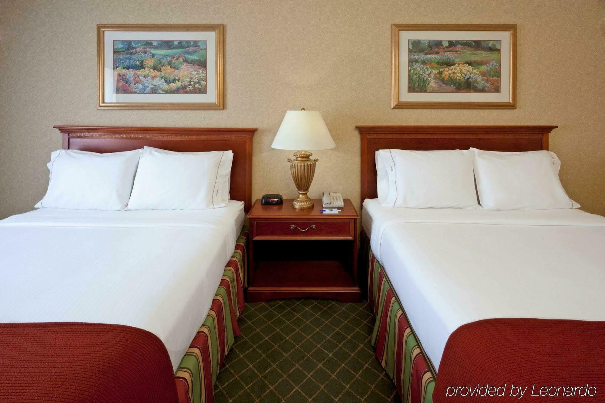 Holiday Inn Express Hotel & Suites Clifton Park By Ihg Exterior photo